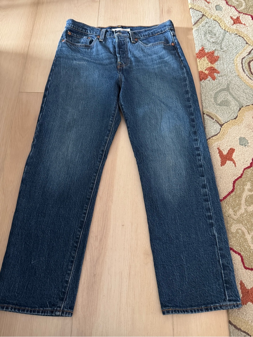 Levi’s Wedgie Straight Jeans
Size 28 like NEW!